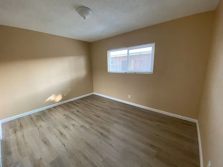 Las Palmas Apartments — Photo 17