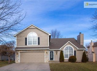 605 NE Ridge Creek Dr, Blue Springs, MO 64014