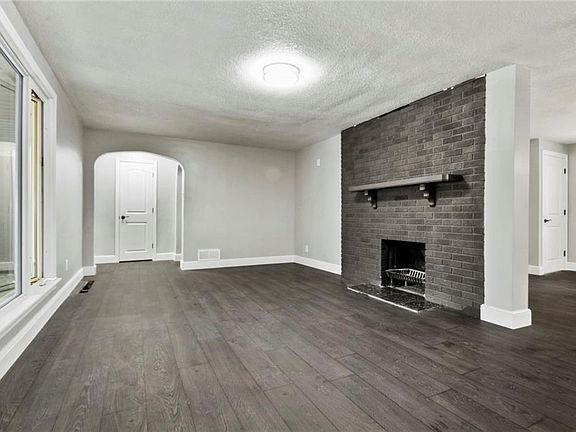 2nd image of 6125 Oak St
