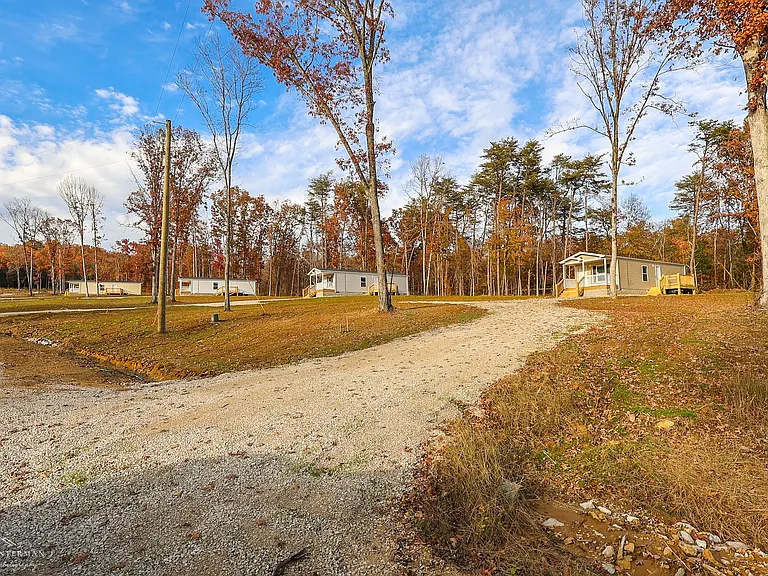 105 Hastings Dr — Photo 13