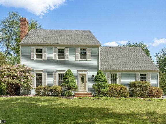 3rd image of 27 Tall Cedar Ct