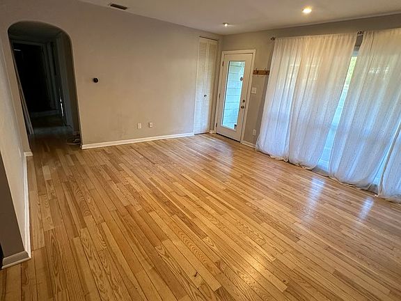 4th image of 1203 Marys Dr