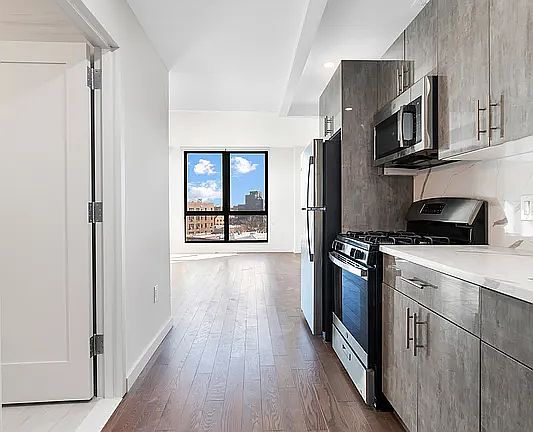 4th image of 91-09 Roosevelt Ave #709
