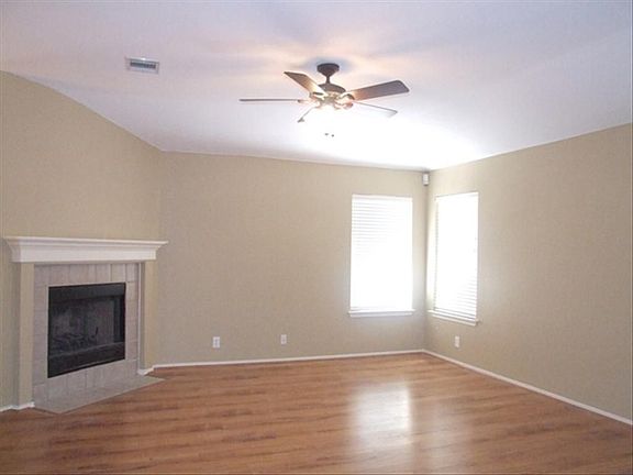 2nd image of 1605 Courtney Ln
