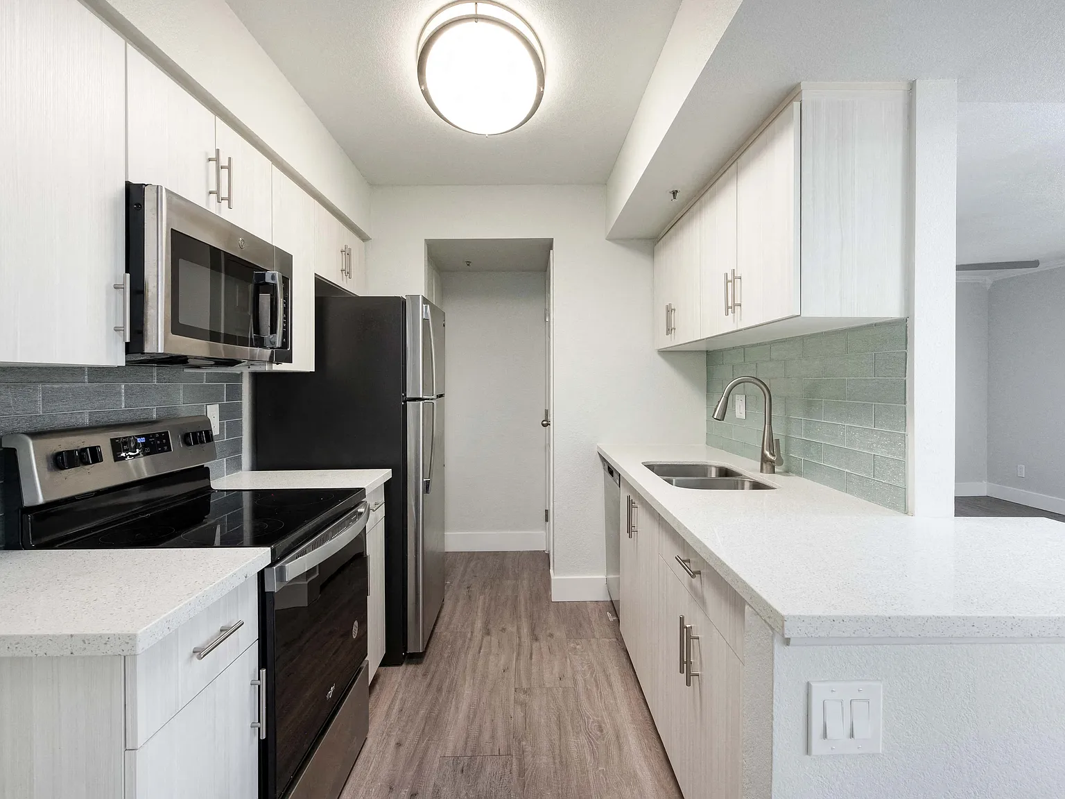 92Forty Scottsdale — Photo 4