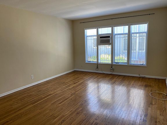 3rd image of 401 N Wilton Pl #B