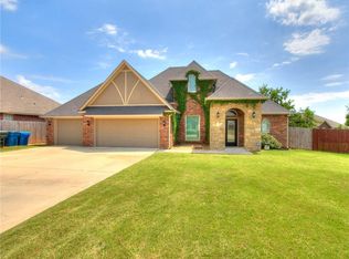 9208 Forest Cove Cir, Midwest City, OK 73130