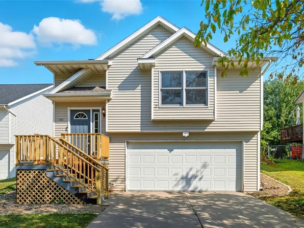 1258 Coll Dr, Iowa City, IA 52246