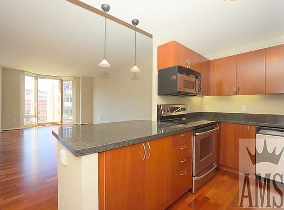 3rd image of 88 King St Unit 704