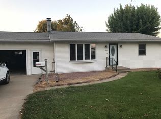 310 E Stanley Ave, Palmyra, MO 63461