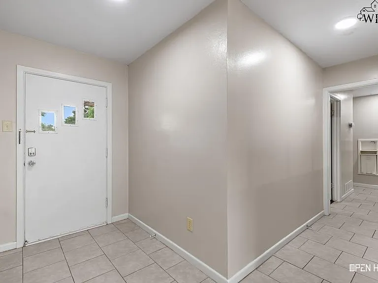 4202 Meadowbrook Dr — Photo 4