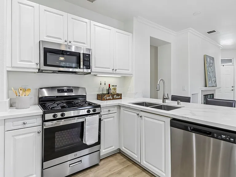 Creek View Condominiums — Photo 13