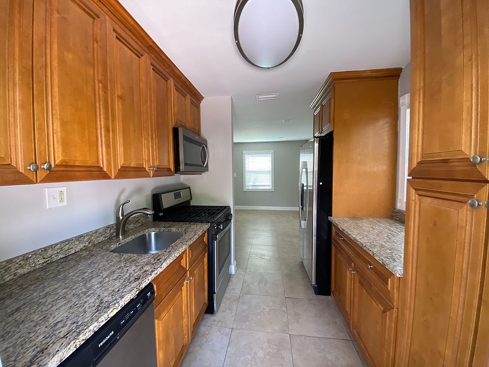 1st image of 707 N L St APT 3