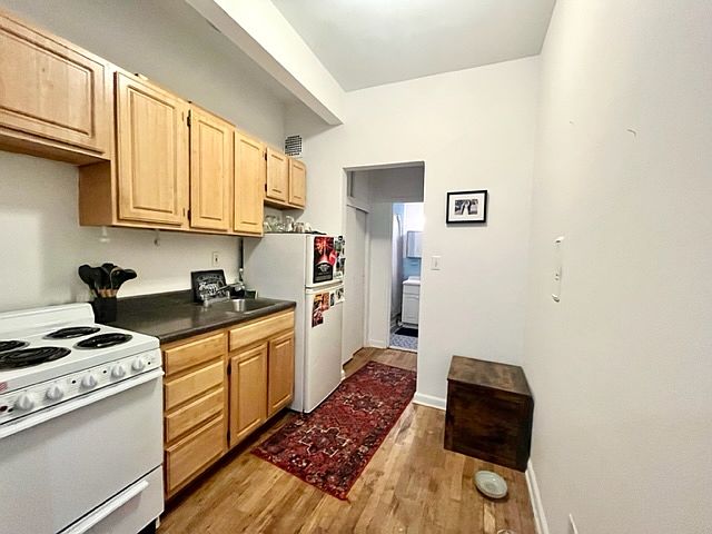 2nd image of 227 E 5th St APT 4RE