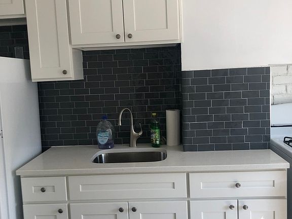 3rd image of 34 Hausman St Floor 2