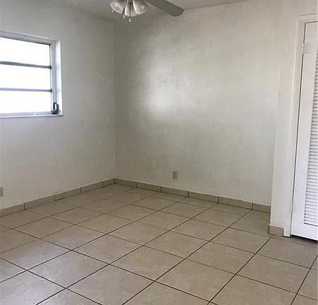 4th image of 728 NE 14th Ave