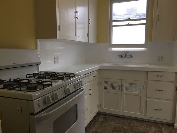 3rd image of 4054 Goldfinch St #910