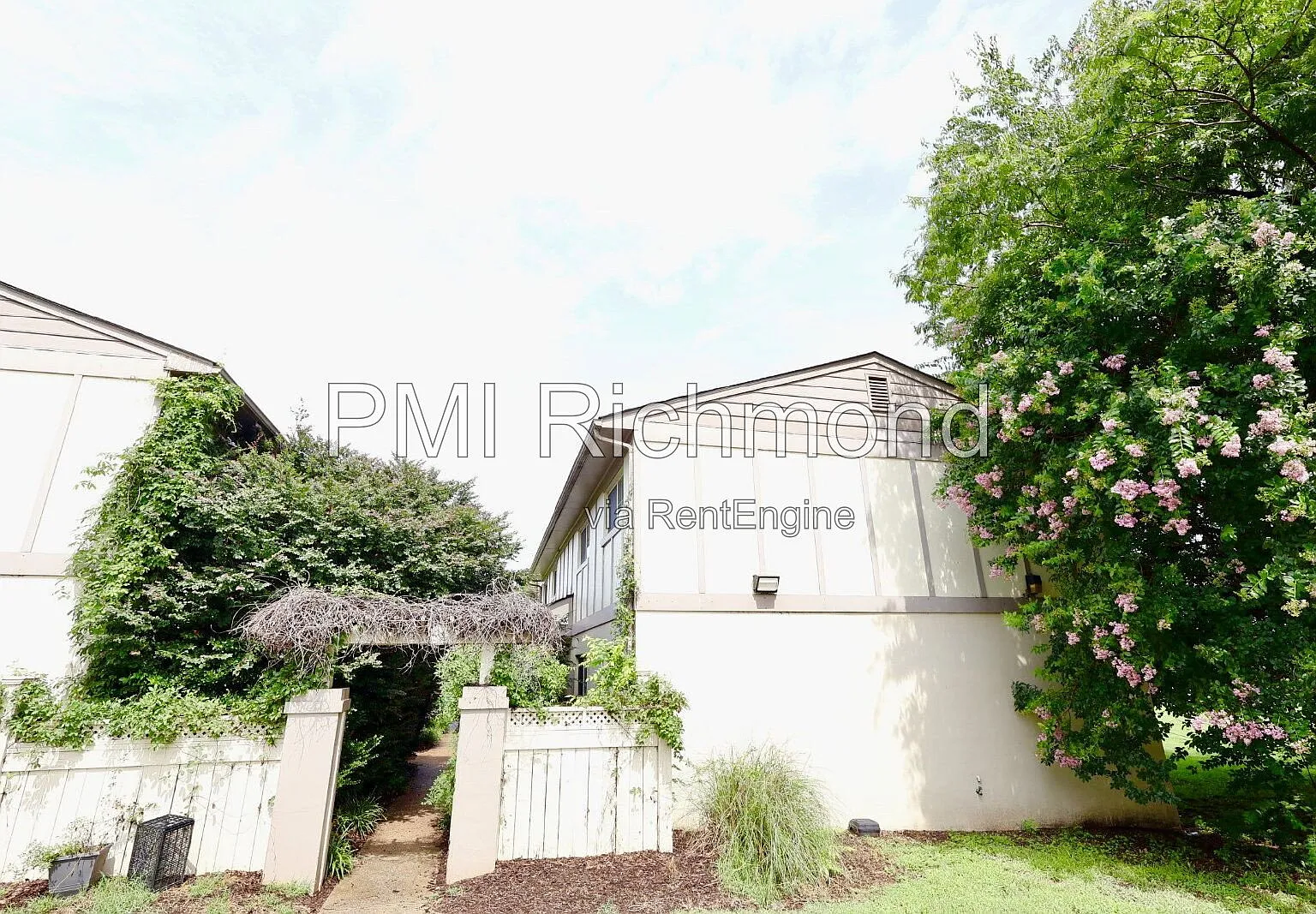 2 bed, 1.0 bath, 620 sqft, $1,750 — Photo 1