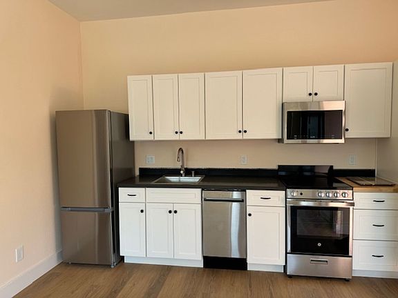 2nd image of 1323 Dogwood Dr #1323