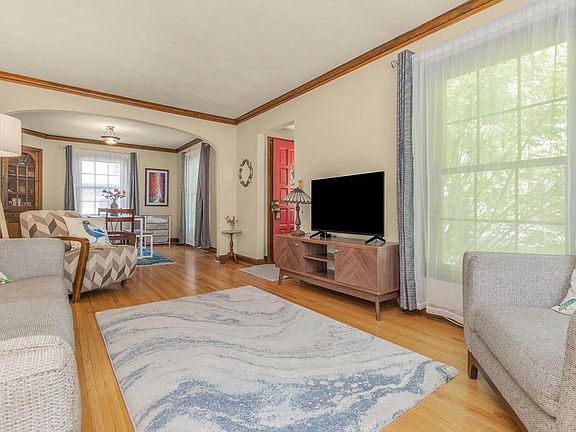 3rd image of 1101 Humboldt Ave