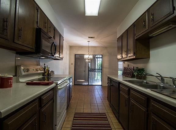 4th image of 941 Sunmeadow Dr