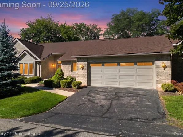 5388 Fairway Ct, West Bloomfield, MI 48323