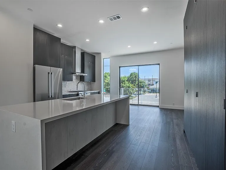 4322 Roseland Ave #3 — Photo 4