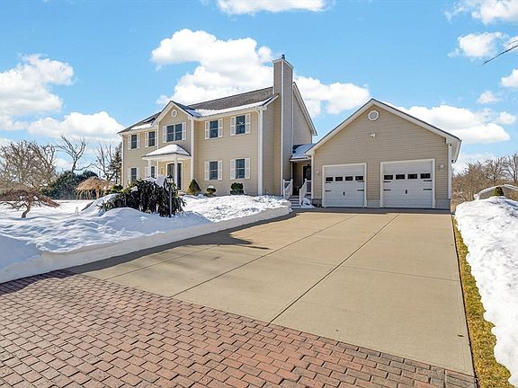 4th image of 155 Sagamore Rd