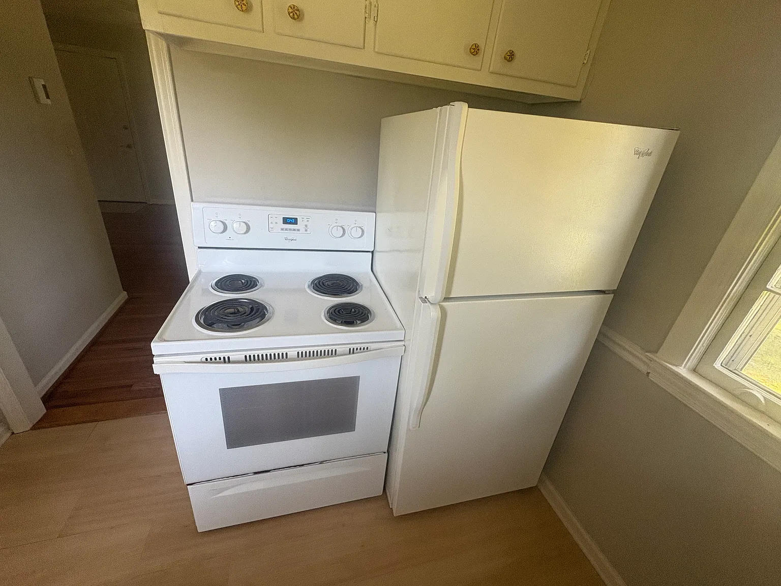 1700 Roslyn Dr — Photo 3