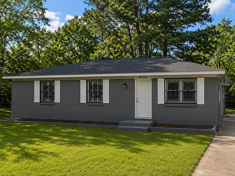 425 Gainsville Ave — Photo 1