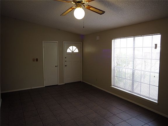 2nd image of 10202 Oak Hollow Cir