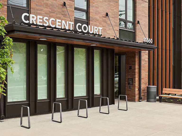 Crescent Court — Photo 4