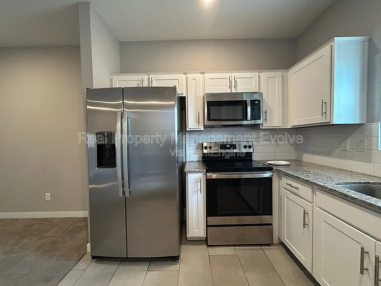 2244 W Laurie Ln — Photo 16