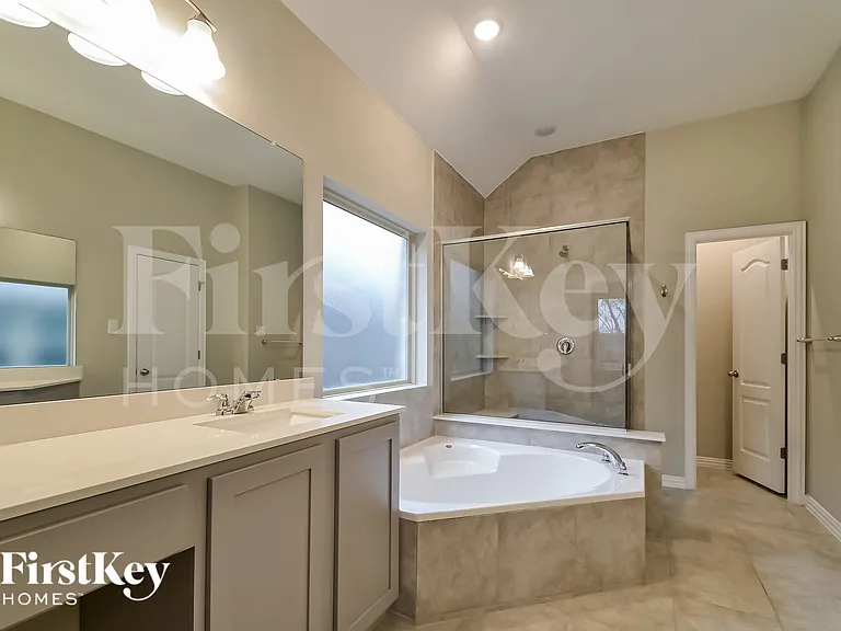 2815 Willow Ln — Photo 8