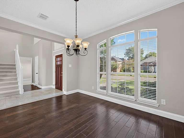 11613 Alexandria Dr — Photo 8