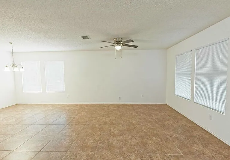 2508 Clear Brook Dr — Photo 3