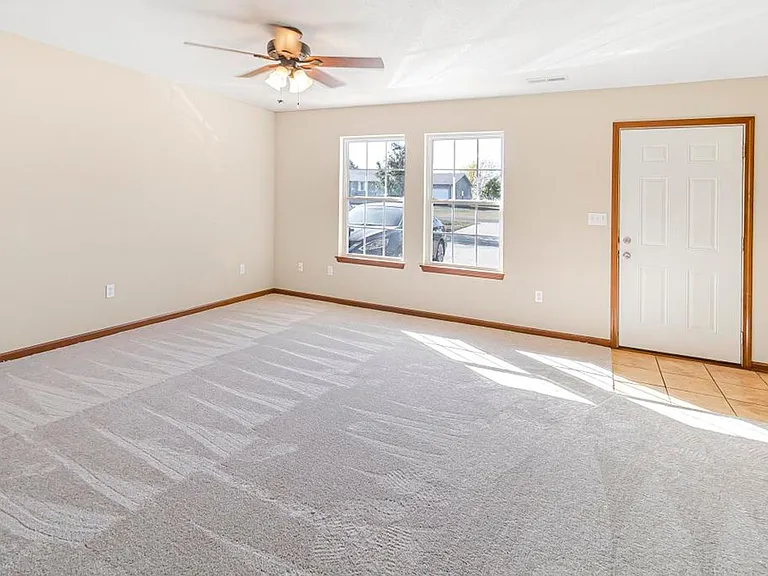 1011 Higgins St — Photo 4