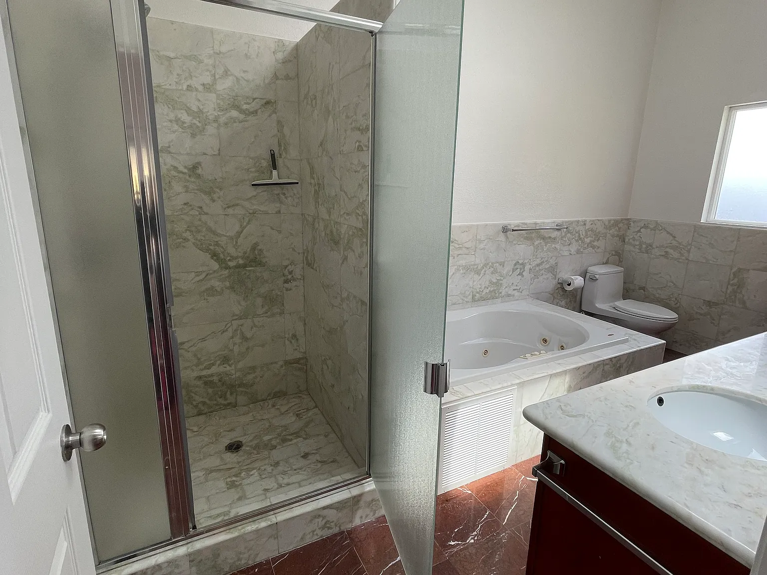 5 bed, 2860 sqft, $11,000 — Photo 4