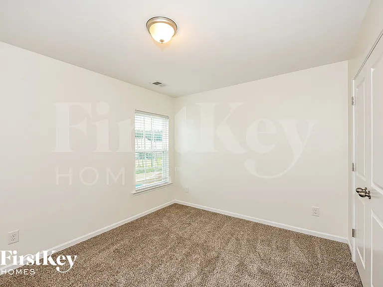 736 Redbud Ln — Photo 15