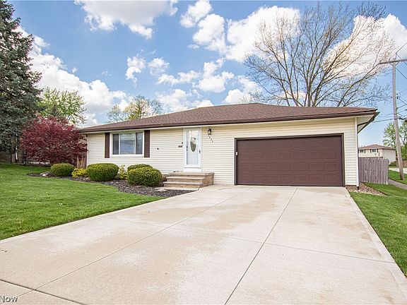 3rd image of 7434 Meadow Ln