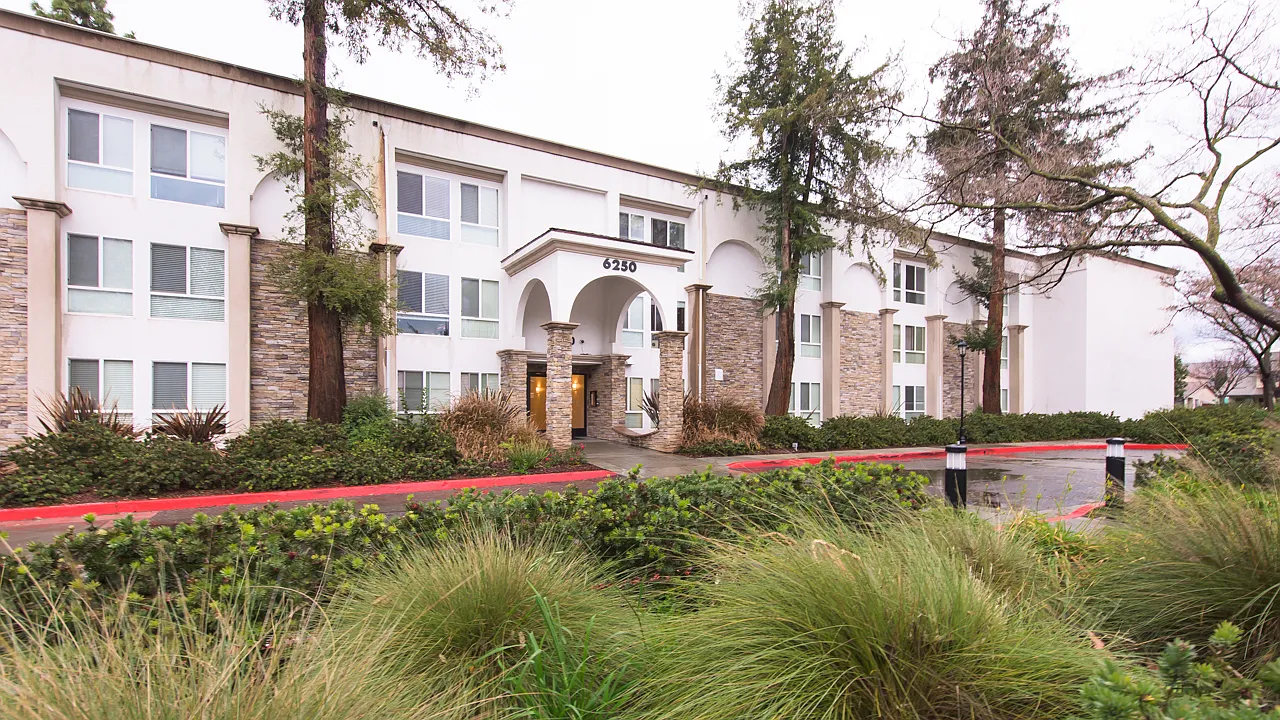 Santa Teresa Apartments — Photo 1