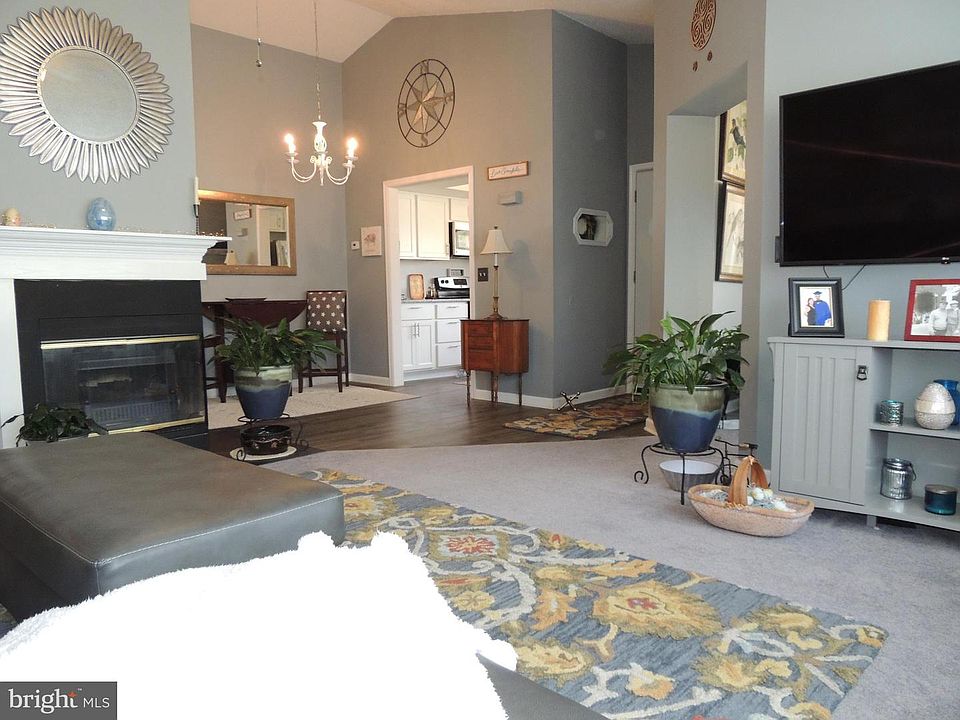 1st image of 302 Madeline Ct