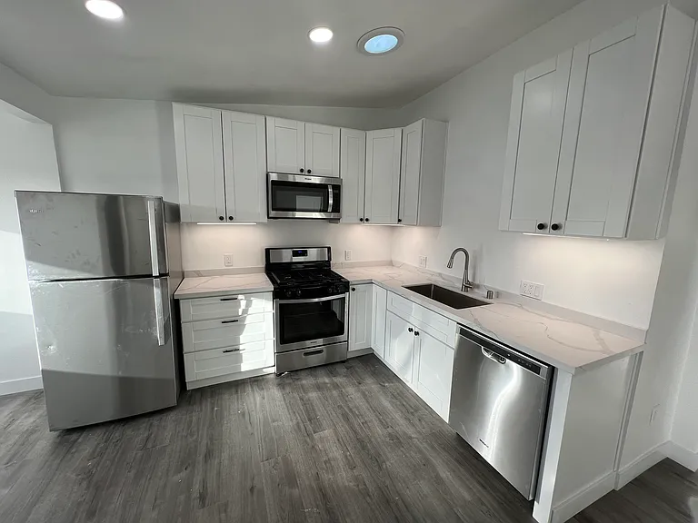 1527 Galveston St — Photo 1