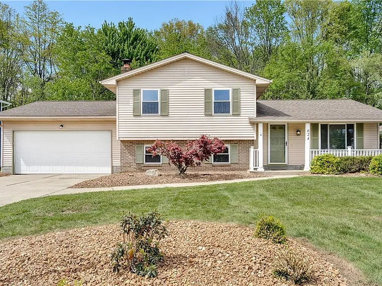 624 Angiline Dr — Photo 3