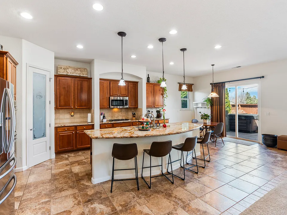 1629 Bridgeview Ct