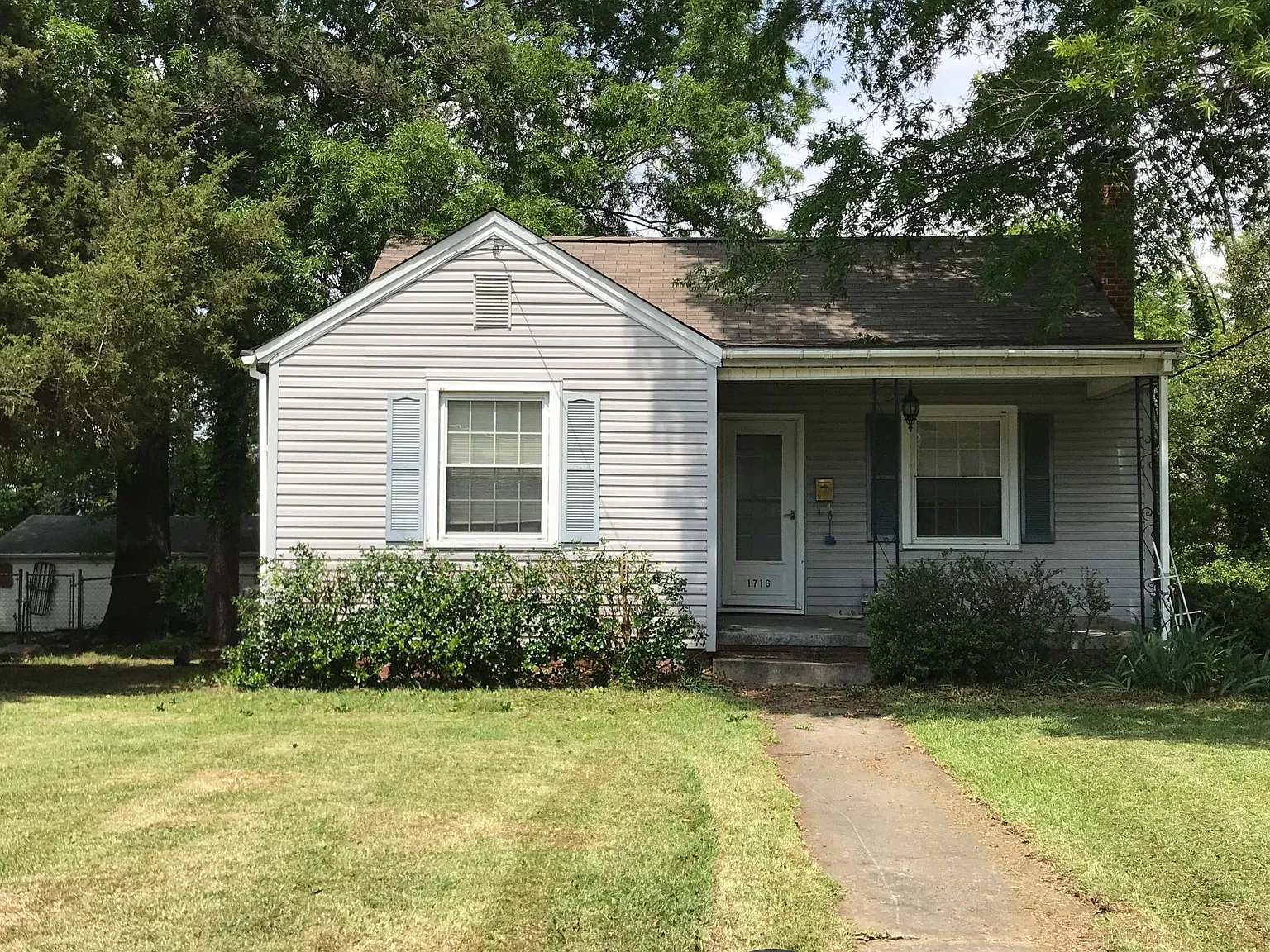 1716 Hedge Street — Photo 1