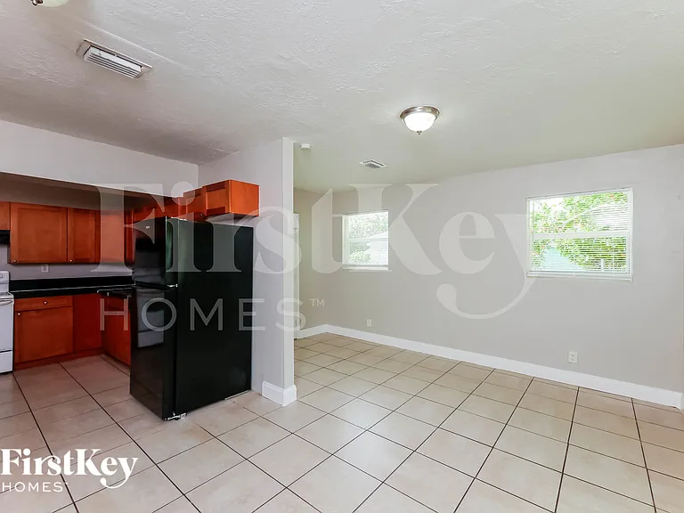 4531 NE 5th Ave — Photo 7