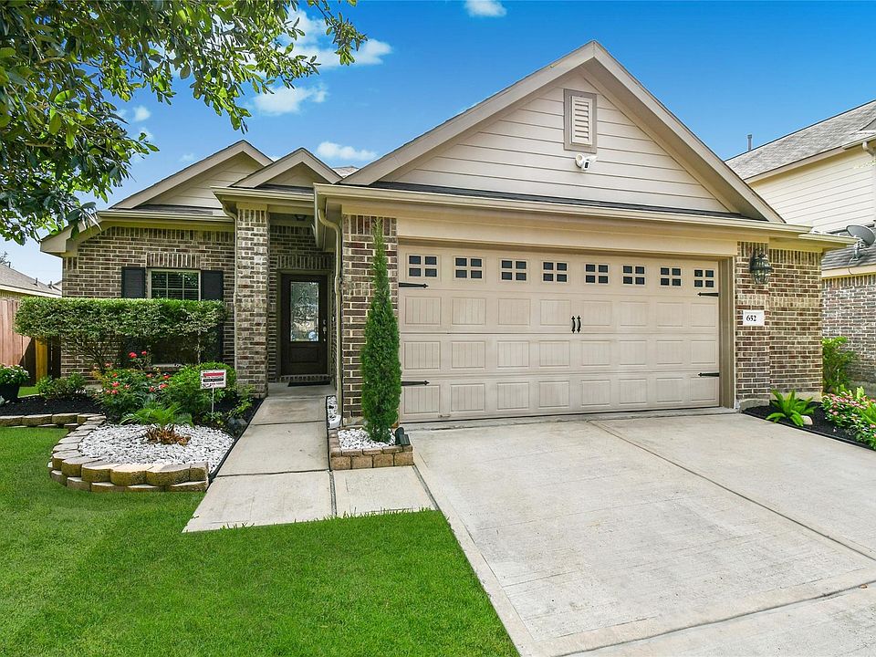 1st image of 652 Maple Point Dr E