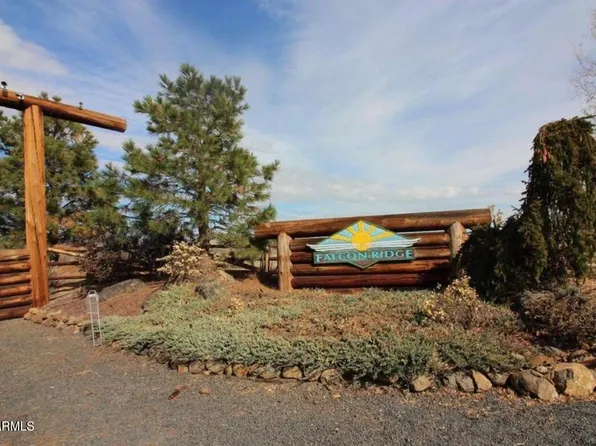 270 Snowy Owl Ln, Yakima, WA 98908