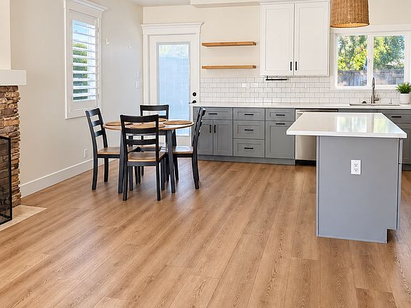 4th image of 1761 Cape Cod Cir